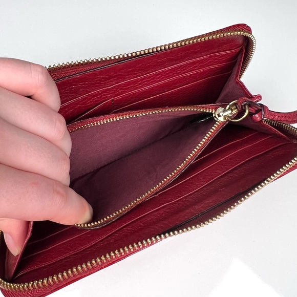 Chloe Bow Long Patent Leather Wallet - Picture 8 of 9